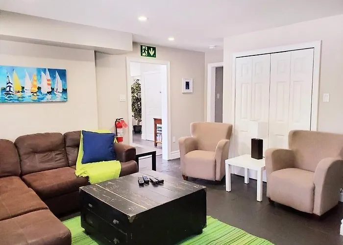 Executive-Bbq-Full-Kitchen-Washer-Dryer-Sauna-Backyard-Parking-Air-Conditioning