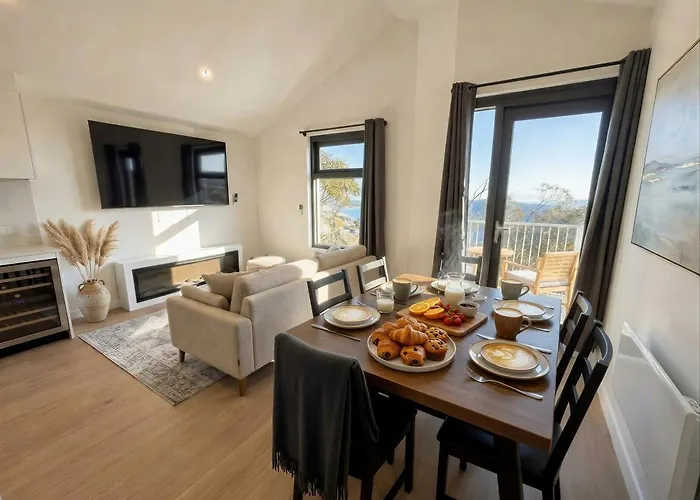 Mount Buller Alpine Chalet Mountain Views Sleeps Up To 12