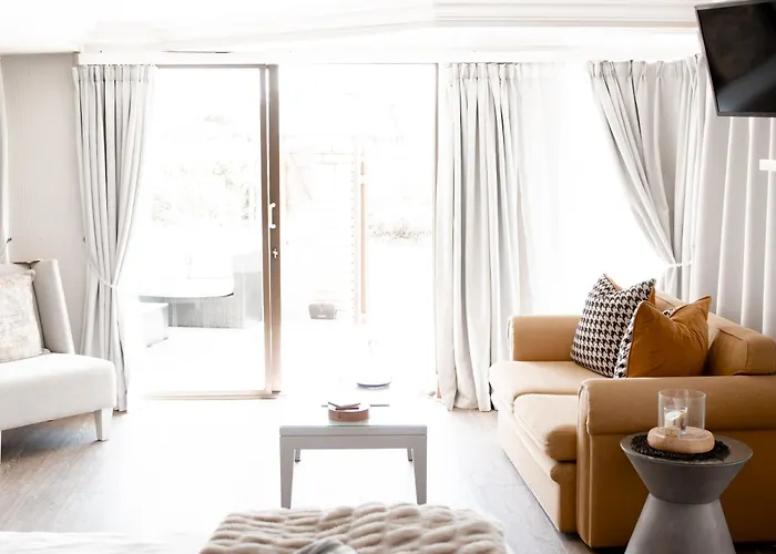 Guest house: African Oceans Manor On The Beach