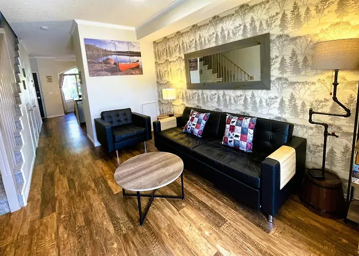 Renovated Chalet At Mystic Springs, Pool, Hot Tub!