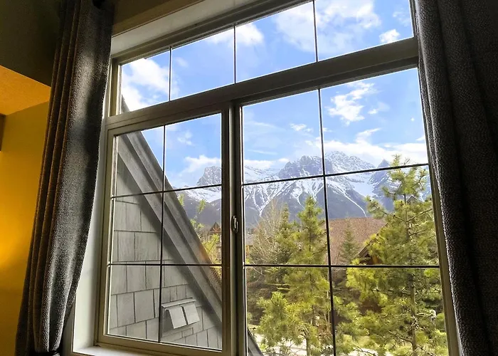 Renovated Chalet At Mystic Springs, Pool, Hot Tub!
