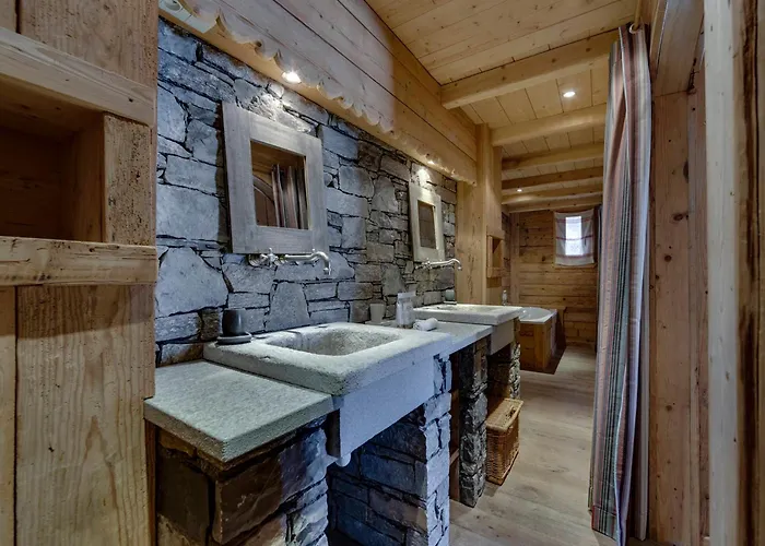 Chalet traditionnel proche des pistes avec grande terrasse - FR-1-690-29