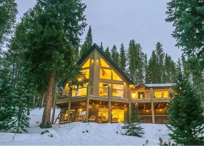 Cozy Breck Chalet - Private Sauna & Hot Tub, Fire Pit, Wraparound Deck, Ev Power