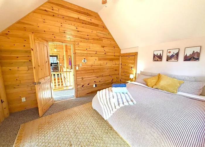 Wolf Laurel Lodge - Luxury Log Cabin Retreat For Private Gatherings