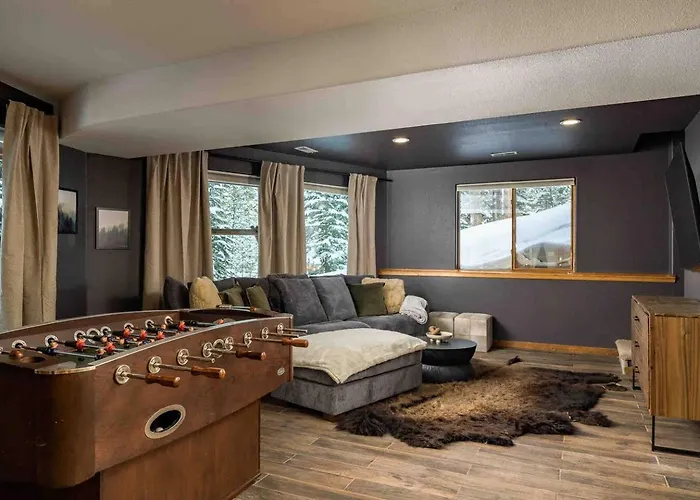 Cozy Breck Chalet - Private Sauna & Hot Tub, Fire Pit, Wraparound Deck, Ev Power