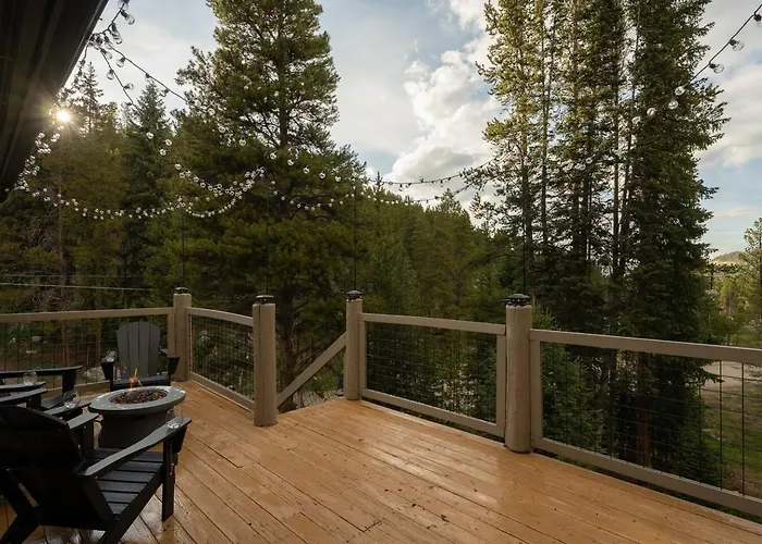 Cozy Breck Chalet - Private Sauna & Hot Tub, Fire Pit, Wraparound Deck, Ev Power