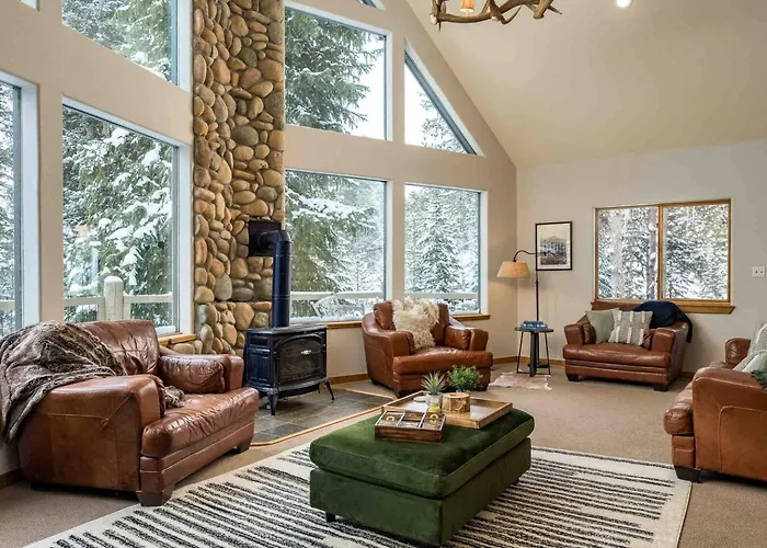 Cozy Breck Chalet - Private Sauna & Hot Tub, Fire Pit, Wraparound Deck, Ev Power