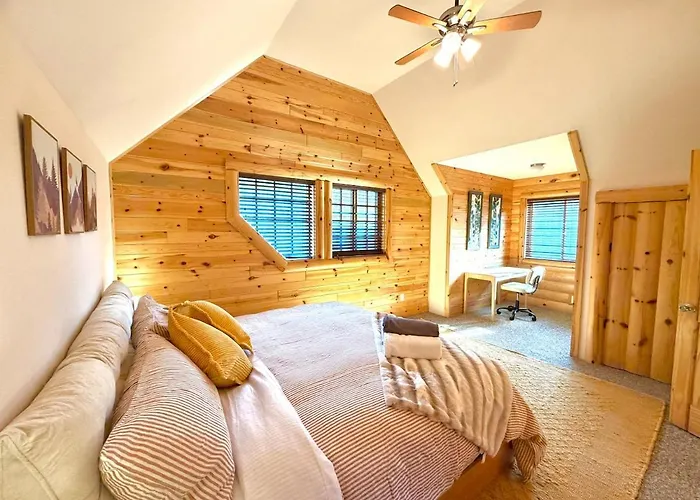 Wolf Laurel Lodge - Luxury Log Cabin Retreat For Private Gatherings