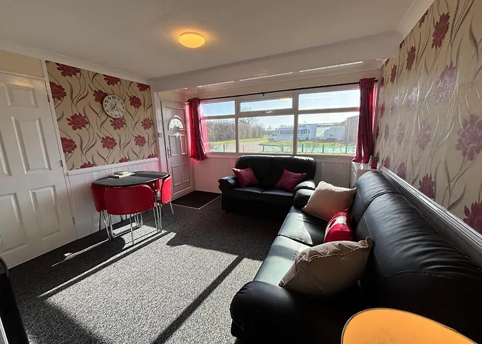 116, Two Bed Chalet On California Sands Holiday Park - Sleeps 5, Pet Friendly, Includes Free Pool Passes, Free Entry To Clubhouse - Plus Electric, Wifi, Bed Linen And Towels All Included - Only 300M From The Beach!