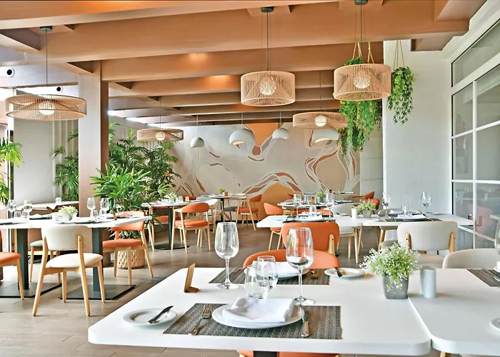Hotel with Tennis: Sol Barbacan