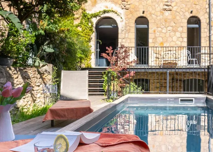 VILLA CAMPESTRA avec piscine, terrasses et jardin