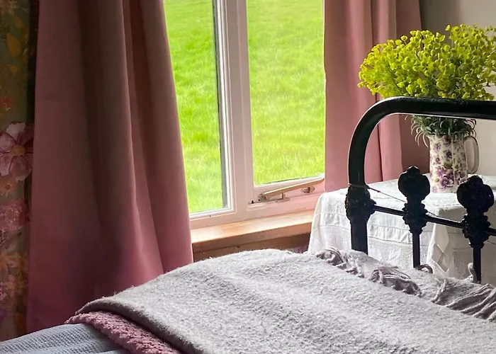 The Old Apple Shed Cosy Heated Cottage In A Meadow Close To The Charming Village Of Bethersden