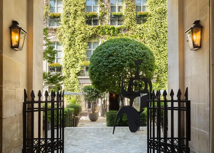 Spa Hotels Resorts Le Pavillon De La Reine & Spa, Place Des Vosges