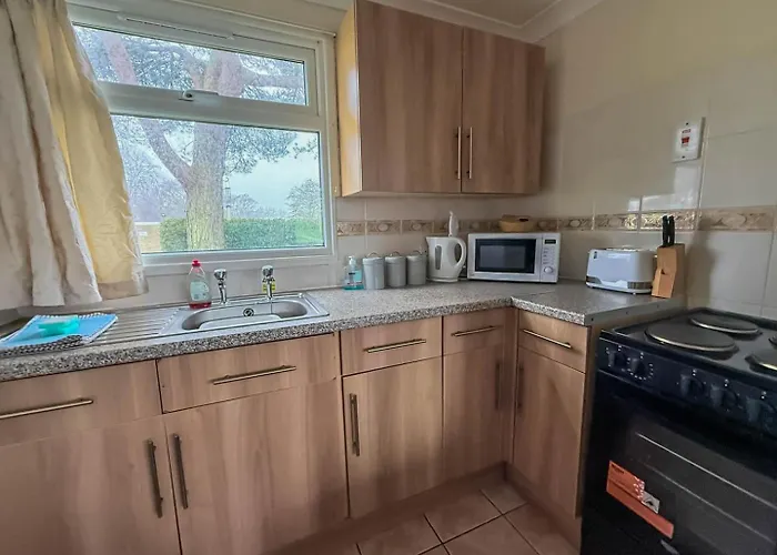 Superb Chalet In Nearby Hemsby Beach In Norfolk With Free Wifi Ref 00122Ba