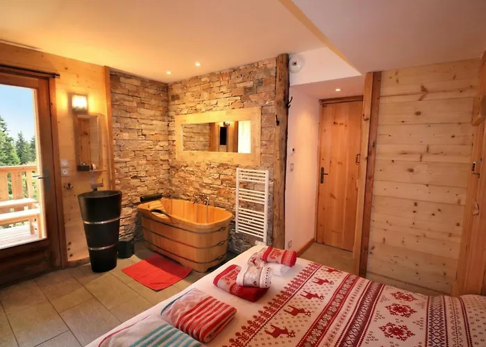 Chalet With Ski Slope Views, Jacuzzi & Cinema Room
