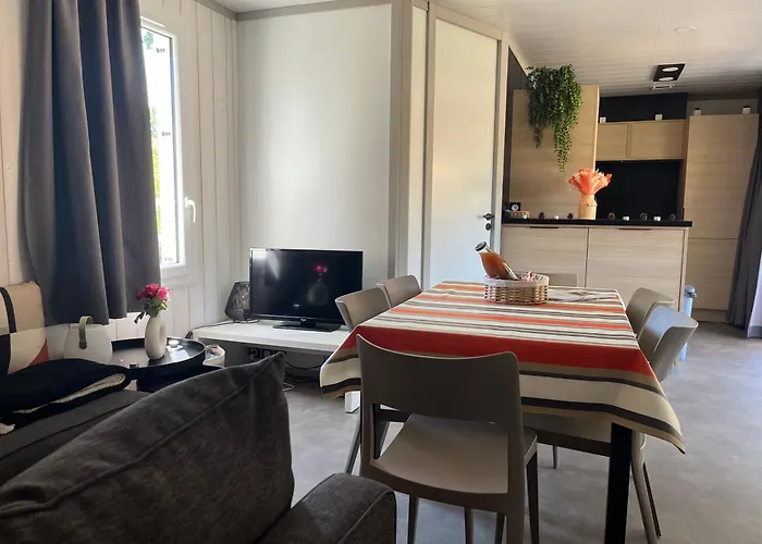 Chalet 10 Chaleureux Tout Confort Dans Domaine Avec Piscine Au Coeur Des Landes Bord De Lac Avec Plage Amenagee