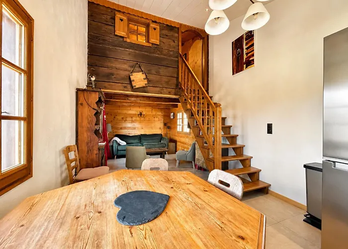 Chalet rénové avec vue Mont Charvin et WiFi - FR-1-505-187