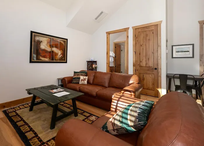 1585 Moose Run