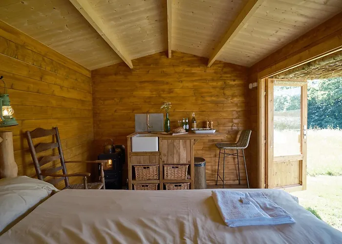 Simple Basketmakers Hut Cabin For Two