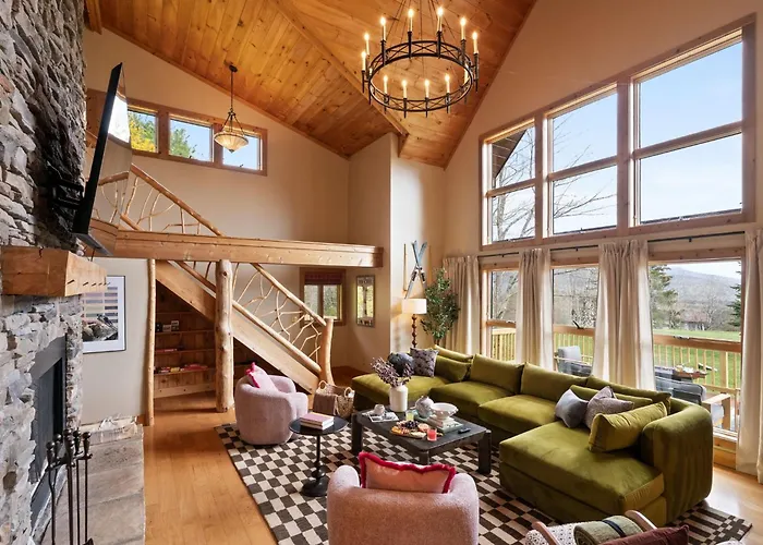 Velvet Timber Haus | Hottub, Sauna, Firepit, Games