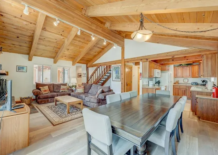 Remodeled Home With Private Hot Tub Pool Access & Free Ski Shuttle