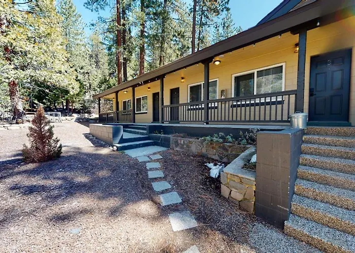 Charming Hotel With Lakeview Golf Skiing Wifi & Netflix