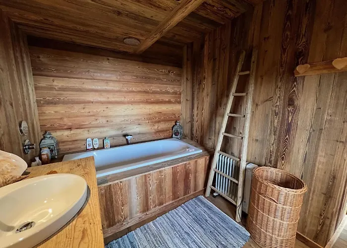 RARE Chalet isolé vue incroyable et petit Jacuzzi