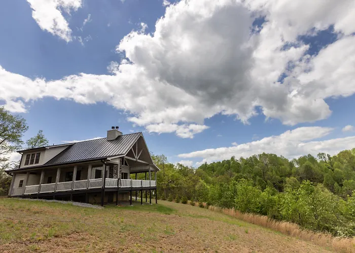 Mountain Top Escape W Hot Tub, Fireplace & Views