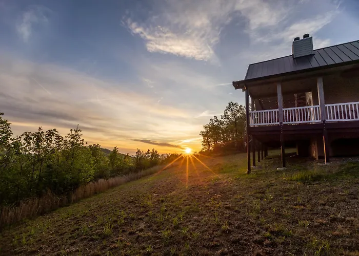 Mountain Top Escape W Hot Tub, Fireplace & Views