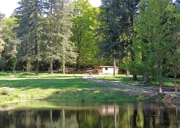 Roulotte des Hêtres au Domaine de Vauguenige