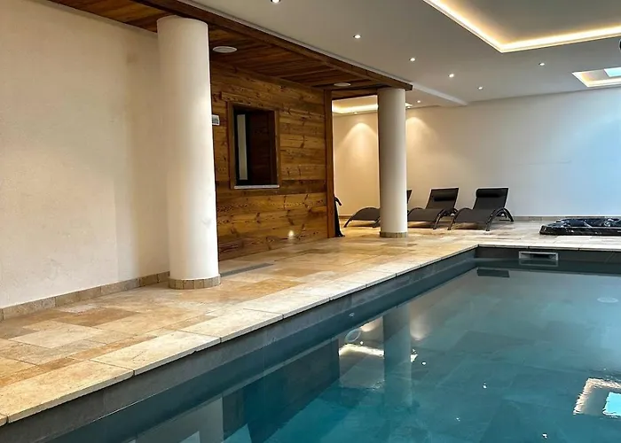 Chalet Alpin avec piscine, jacuzzi et salle de jeux