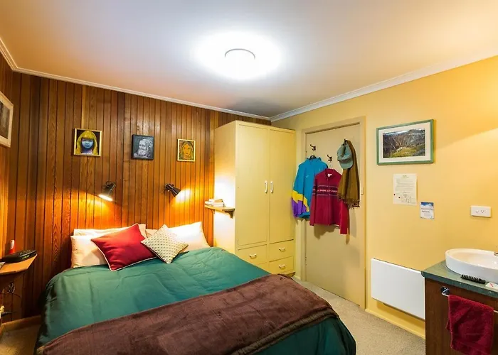 Red Onion Ski Chalet - Entire Home