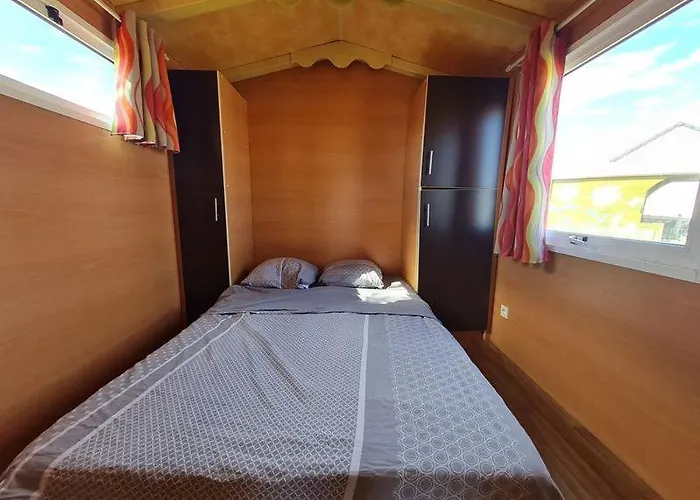 Comfortable roulotte Chèvres du Vermois