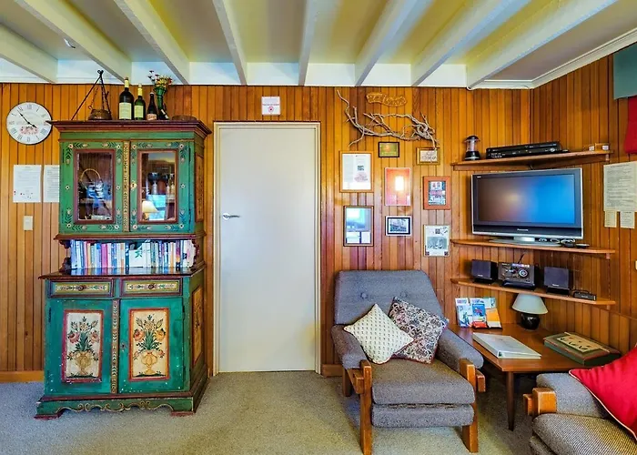 Red Onion Ski Chalet - Entire Home