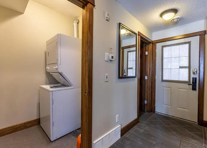 212 Canmore Chalet With Beautiful Mountain Views