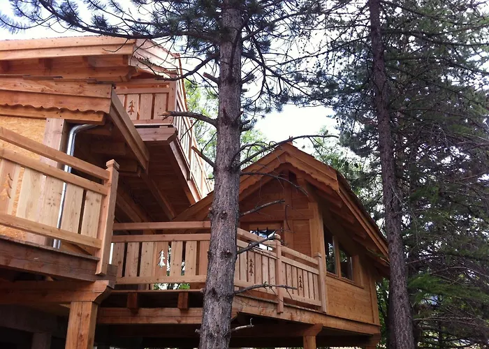CHALET ANNAPURNA ET SON MAZOT, CHALETS D'HINOUKA SERRE CHEVALIER CHANTEMERLE 200 m des pistes