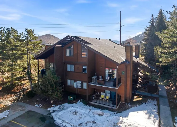 Modern Mountain-Chic Condo-Ski, Golf, Bike, Hike!