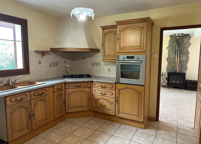 5 Bedroom House - Swimming Pool - Jacuzzi - Center Of Town