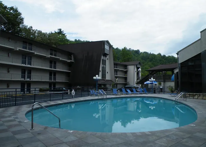 Hotels with tennis Sidney James Mountain Lodge