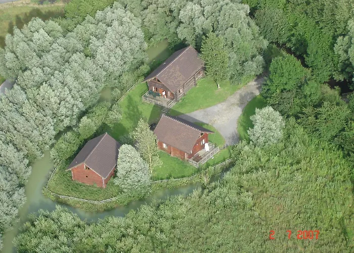 Charming Chalet With Swimming Pool In Quend