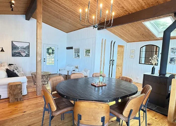Alpine Lake House - Waterfront On Lake Muskoka