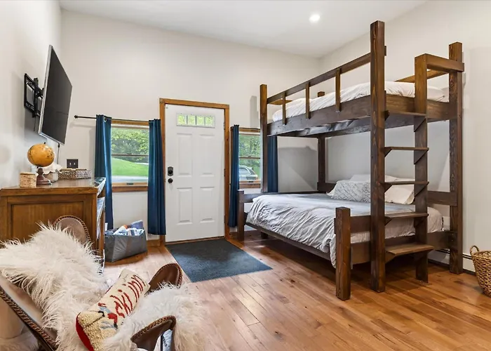 Slippery Slope Chalet, Hot Tub, Arcade, Firepit, 5 Min To Base, Nightlife And Restaurants