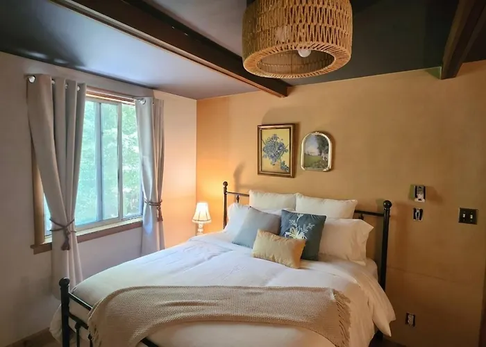 Evergreen Lodge, Hot Tub Retreat Near Lake Placid And White Face