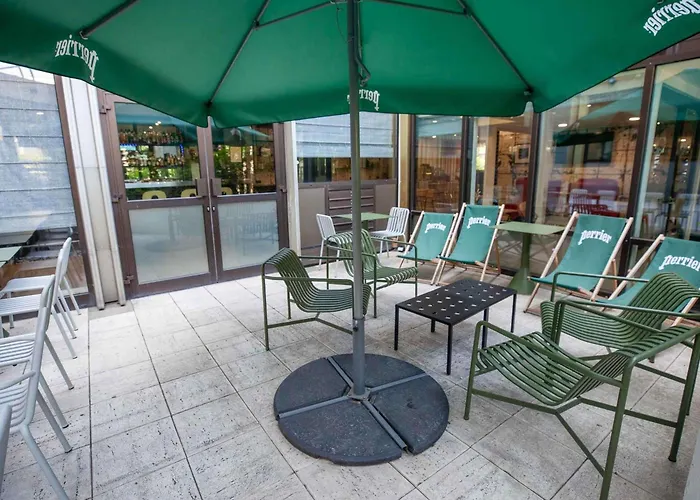 In Luxury hotels Mercure Paris Centre Tour Eiffel