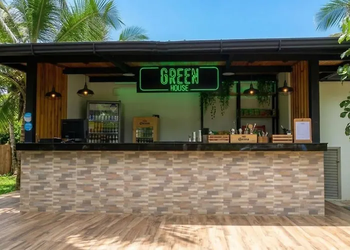 Kid friendly hotel Blue Cove By On Vacation