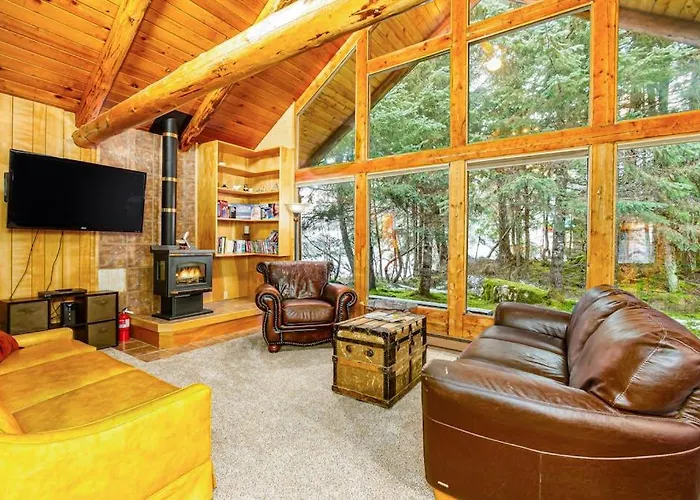 Classic Log Cabin W Expansive Deck Near Alyeska Base