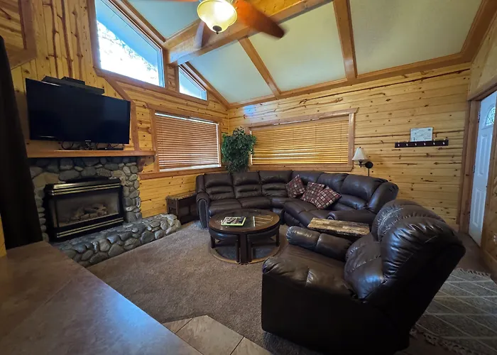 Giant Oaks Lodge