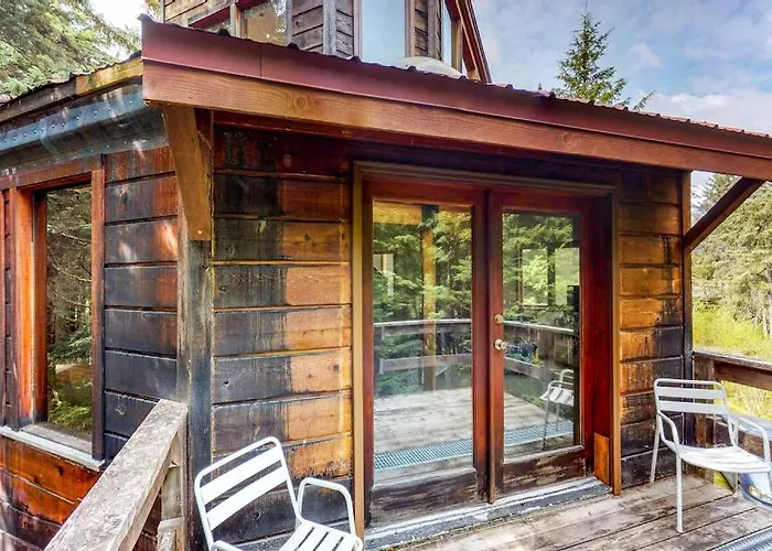Open-Beam Girdwood Chalet W Sunlit Solarium