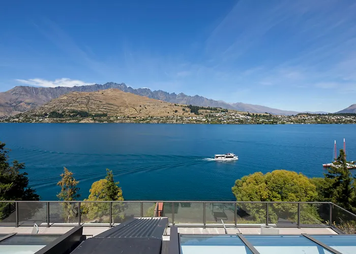 Hotels with a view Luxury Lake Suites